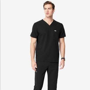 FIGS Men’s Leon Two-Pocket Scrub Top (Medium)